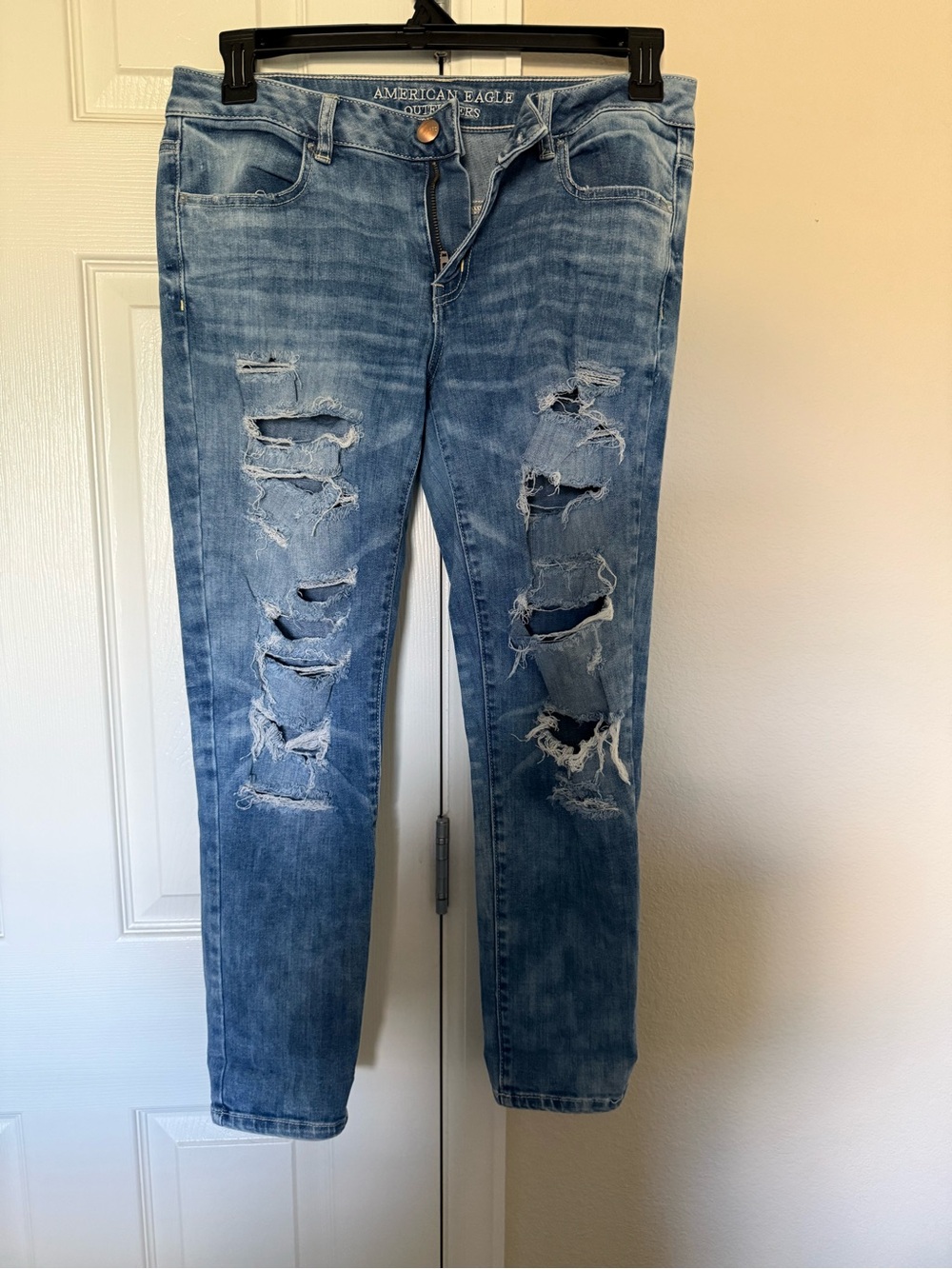 American Eagle Outfitters Medium Blue Distressed Jeggings